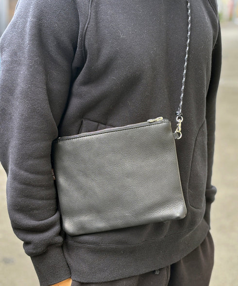 MR.OLIVE E.O.I / IMPERMA-LEATHER ZIPPER SMALL SACOCHE TRAIL / ミスターオリーブイーオーアイ / インパーマレザージッパースモールサコッシュトレイル