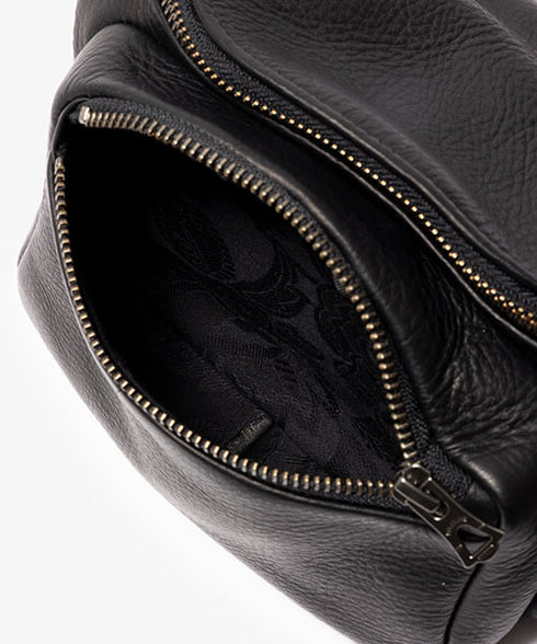 MR.OLIVE E.O.I / WATER PROOF WASHABLE LEATHER / BODY SHOULDER BAG / ミスターオリーブイーオーアイ / ウォータープルーフウォッシャブルレザー / ボディーショルダーバッグ