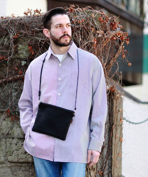 MR.OLIVE E.O.I / WATER PROOF WASHABLE LEATHER / ZIPPER SMALL SACOCHE / ミスターオリーブイーオーアイ / ウォータープルーフウォッシャブルレザー / ジッパー付きスモールサコッシュ