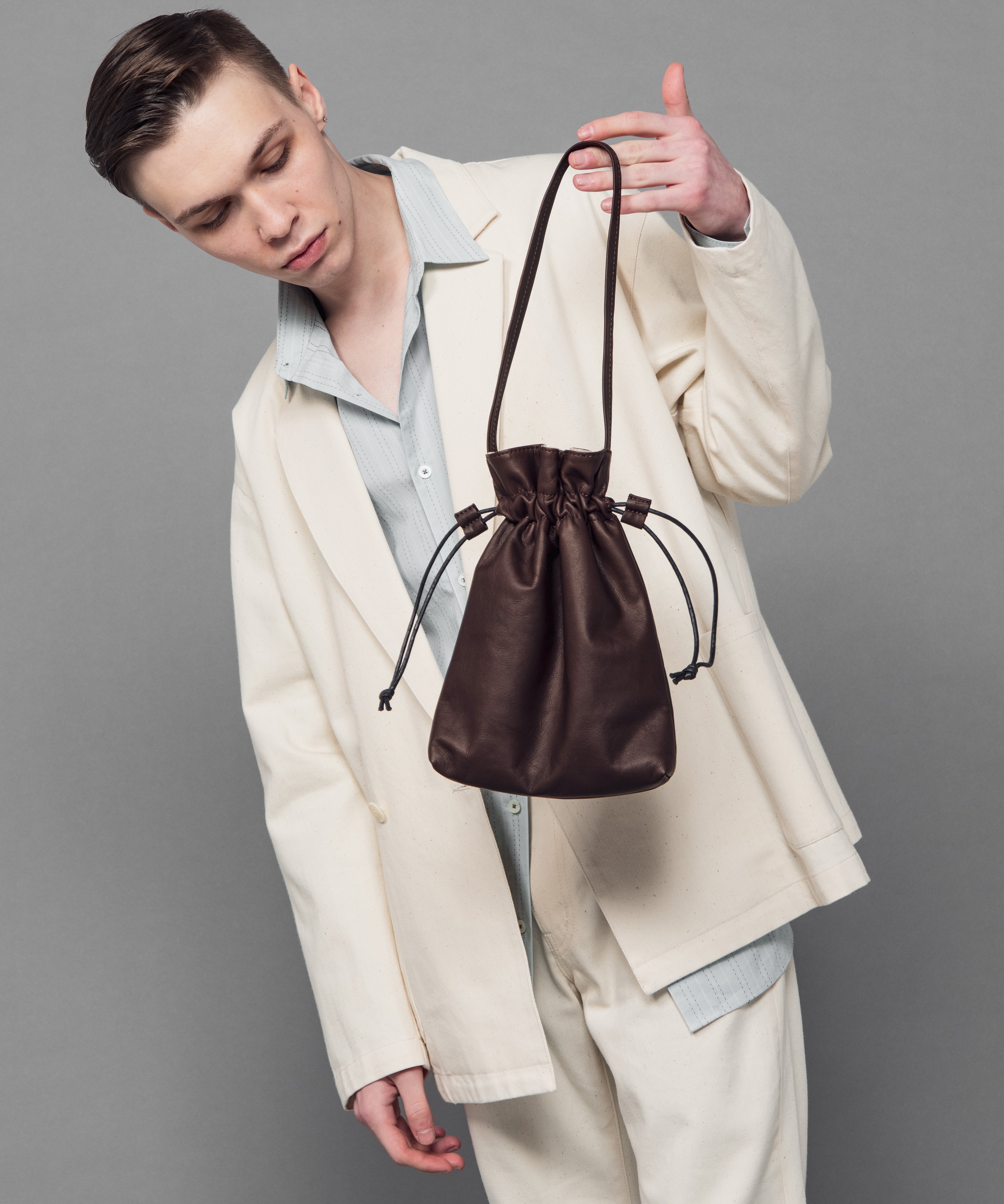 MR.OLIVE E.O.I / WATER PROOF LIGHT LEATHER / DRAWSTRING BAG 